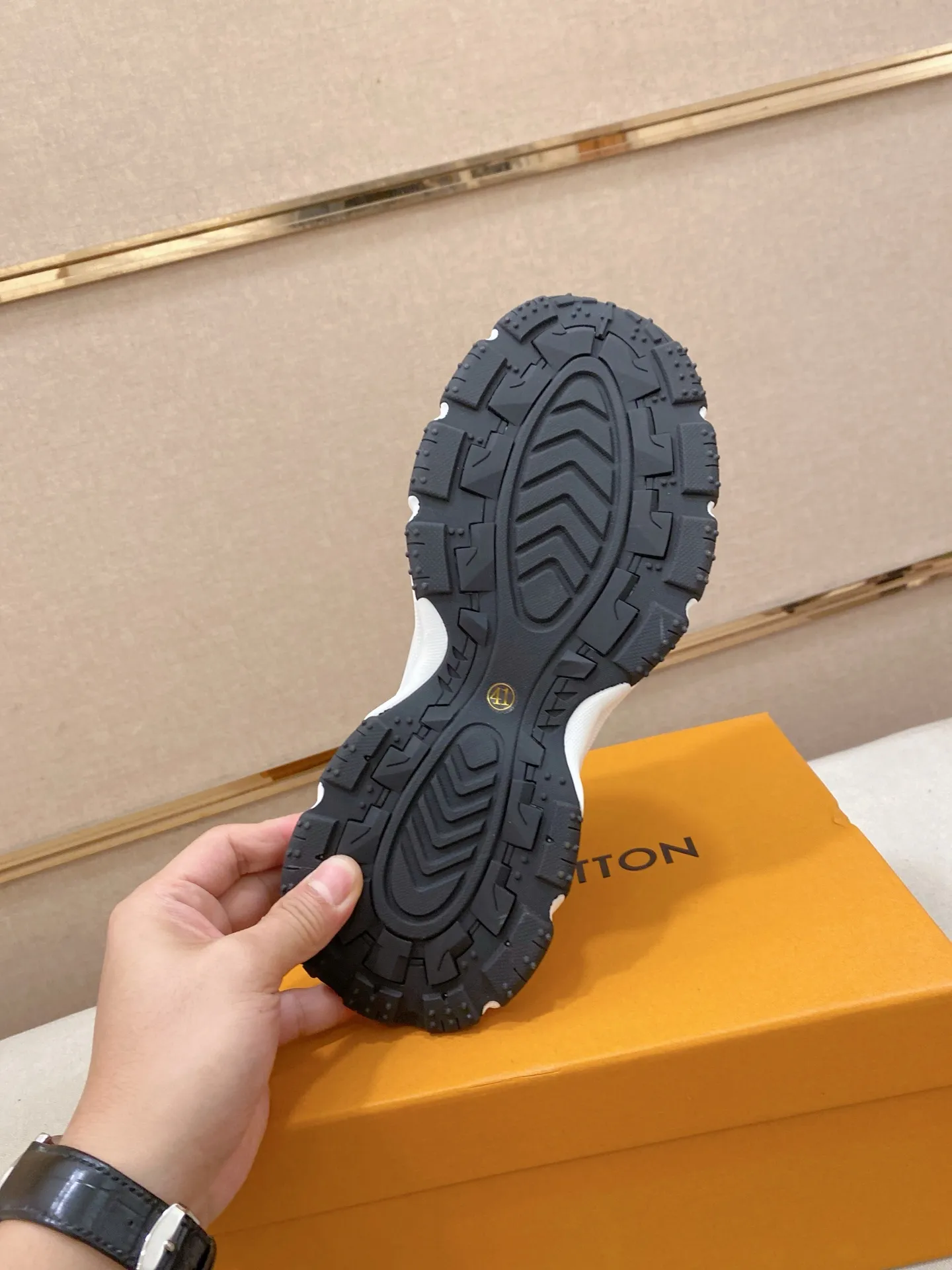 Men's shoes 442💰louis vuitton (Louis Vuitton/lv)🔍🔍The new counters are on sale at the same time. The uppers are imported from Italy. ⃣️Re-engraved🇮🇹💪💪, ⚠Sole: The original sole is specially provided by the original factory, the exclusive movable molded sole is super comfortable, ⚠Original and single goods 🔍high quality, you can enter and leave the counter at will, welcome to compare⚠. Code number: 38-44 (45/customized, non-refundable)